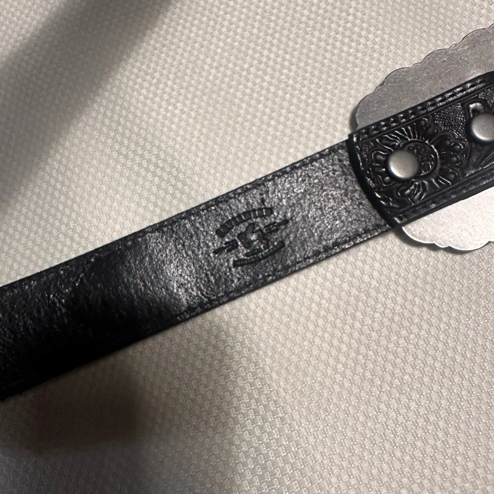 Like NEW! Idyllwind Black and Silver Floral Buckle Belt - Picture 3 of 8